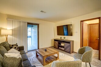 3914 S Tara Hill Dr in Greenfield, WI - Building Photo - Building Photo