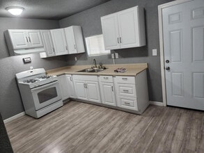 824 River Rd in Modesto, CA - Building Photo - Building Photo
