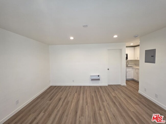 2400 Vanderbilt Ln in Redondo Beach, CA - Building Photo - Building Photo