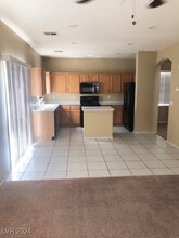 6217 Barton Manor St in Henderson, NV - Building Photo - Building Photo