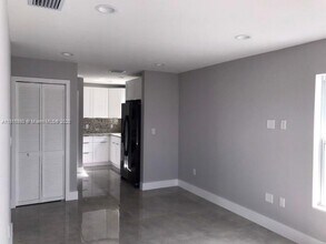 1221 SW 76th Ct in Miami, FL - Building Photo - Building Photo