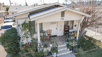 704 W California Ave in Glendale, CA - Building Photo - Building Photo