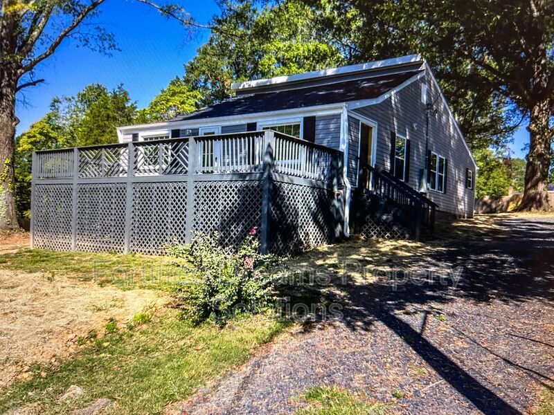 1003 Willow St in Eden, NC - Building Photo