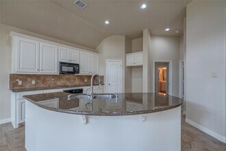 14333 S Summerchase Cir in Willis, TX - Building Photo - Building Photo