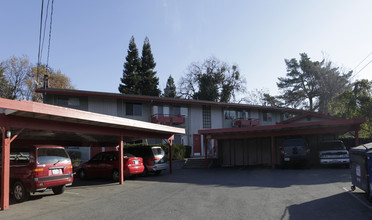 Sierra Garden Apartments in Walnut Creek, CA - Building Photo - Building Photo