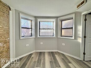 2644 W Cermak Rd, Unit 1 in Chicago, IL - Foto de edificio - Building Photo