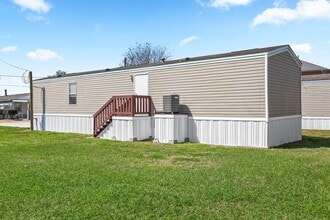 3031 Bay Oaks Harbor Dr in Baytown, TX - Building Photo - Building Photo