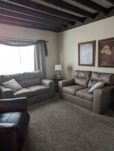 4709 Cedarvale Rd, Unit #2 Upper in Syracuse, NY - Foto de edificio - Building Photo