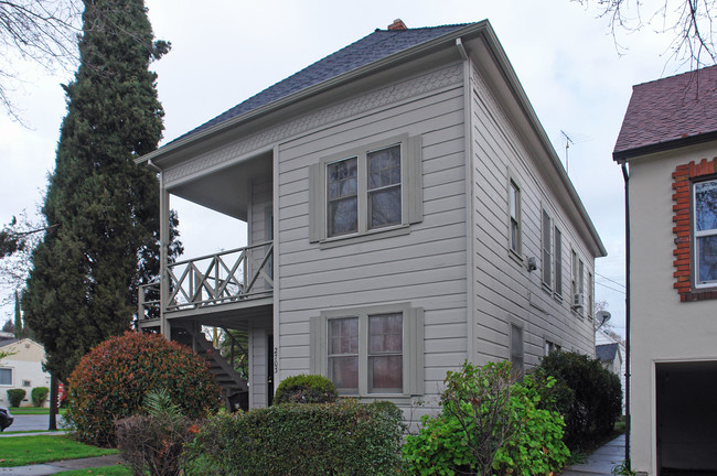 2701-2703 T St in Sacramento, CA - Foto de edificio - Building Photo