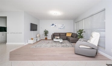 810 S Rainbow Dr in Hollywood, FL - Building Photo - Building Photo
