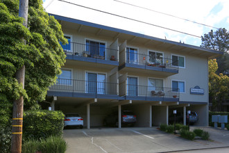 Strawberry Apartments in Mill Valley, CA - Building Photo - Building Photo