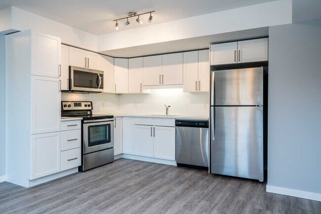 530-530 Ross Ave in Winnipeg, MB - Building Photo - Building Photo