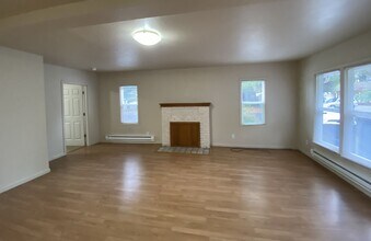 726 Water St in Springfield, OR - Building Photo - Building Photo