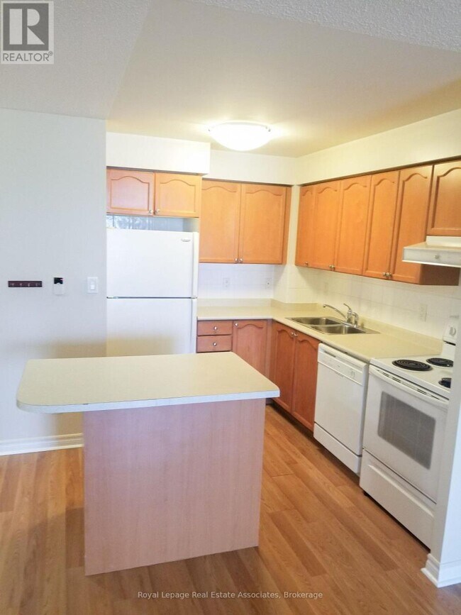 3880 Duke of York Blvd in Mississauga, ON - Building Photo - Building Photo