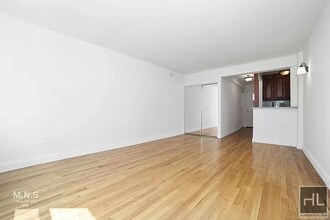 220 E 26th St in New York, NY - Building Photo - Building Photo