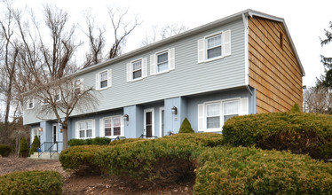 Williamsburg Townhomes in Gales Ferry, CT - Building Photo - Building Photo