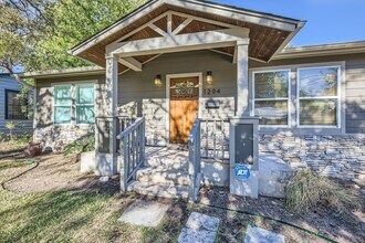 1204 W St Johns Ave in Austin, TX - Building Photo - Building Photo