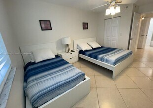 19601 E Country Club Dr, Unit 7501 in Miami, FL - Building Photo - Building Photo