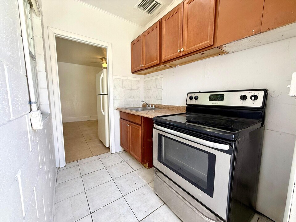 926 33rd St in West Palm Beach, FL - Building Photo