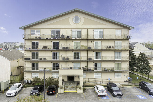 Cleary Condominiums in Metairie, LA - Foto de edificio - Building Photo