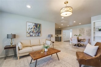 1501 Carlton Way in The Village, OK - Foto de edificio - Building Photo