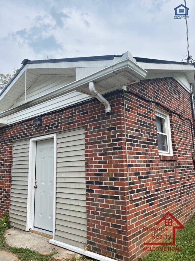 512 W Maple St in Morrison, TN - Building Photo - Building Photo