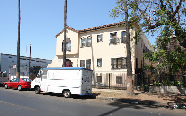 981 S Westmoreland Ave in Los Angeles, CA - Foto de edificio - Building Photo