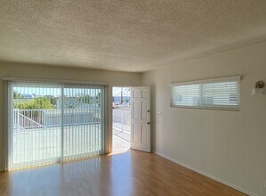 155 Rochester St, Unit 1/2 in Costa Mesa, CA - Building Photo - Building Photo