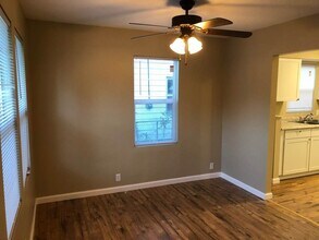 2188 E Parkwood Ave in Burton, MI - Building Photo - Building Photo