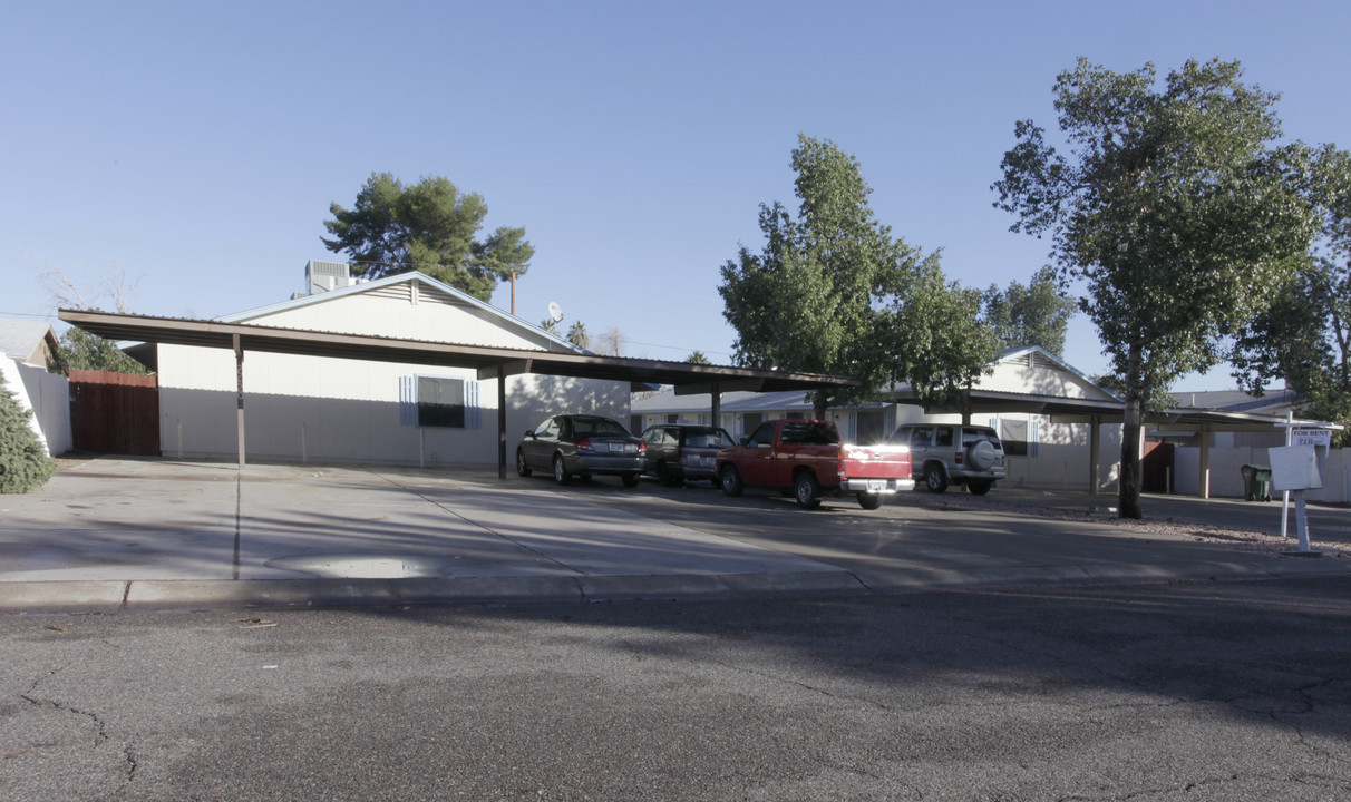 2620 W Belmont Ave in Phoenix, AZ - Foto de edificio