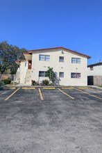 3731 SW 60th Ave in Davie, FL - Foto de edificio - Building Photo