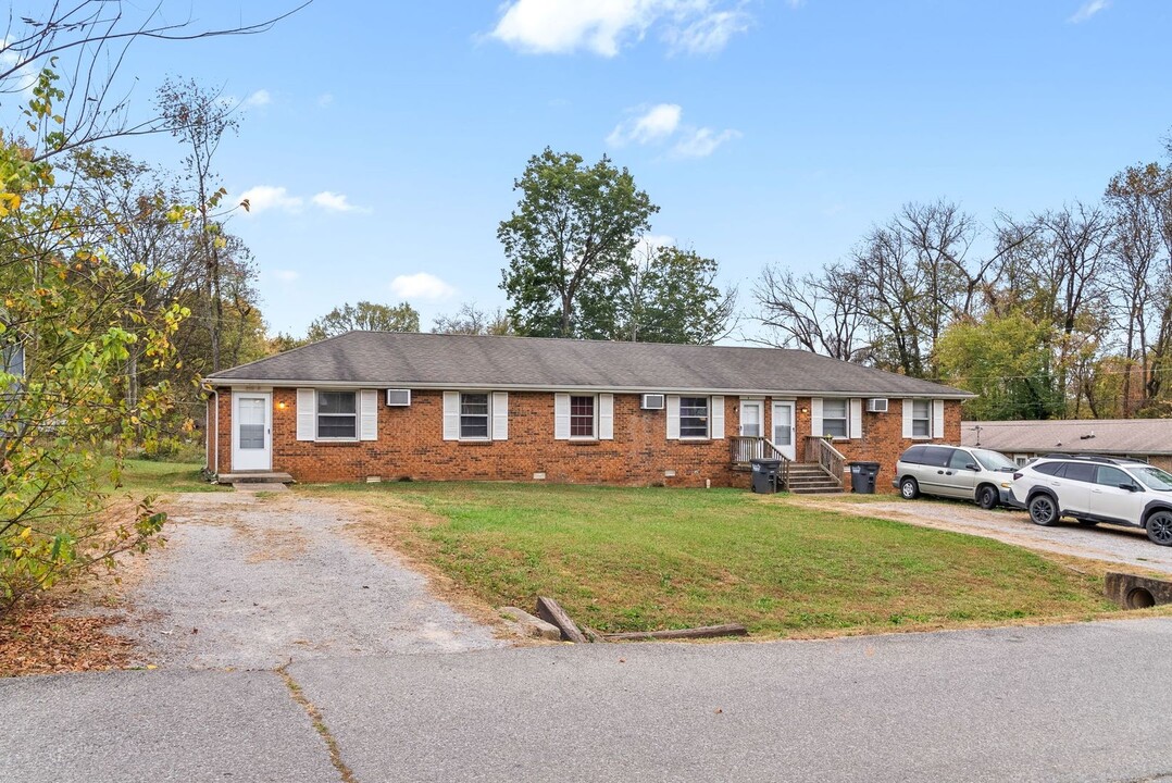 102 Tandy Dr in Clarksville, TN - Building Photo