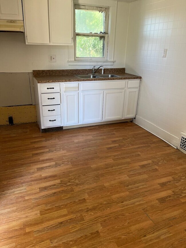 1648 Ridge Ave-Unit -Apt 2 in Steubenville, OH - Building Photo - Building Photo