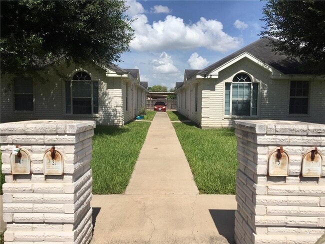 24 N Cross St in Edinburg, TX - Building Photo - Building Photo