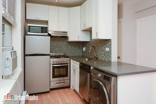 545 W Belmont Ave, Unit M09B in Chicago, IL - Building Photo - Building Photo