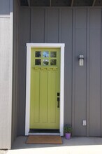 172 Rogers Ave in San Carlos, CA - Building Photo - Building Photo