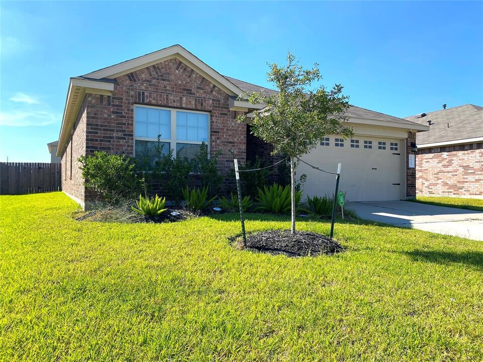 5523 Peralta Mills Way in Park Row, TX - Building Photo