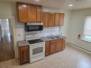 95 South St, Unit 2nd floor in Hanover, PA - Building Photo - Building Photo