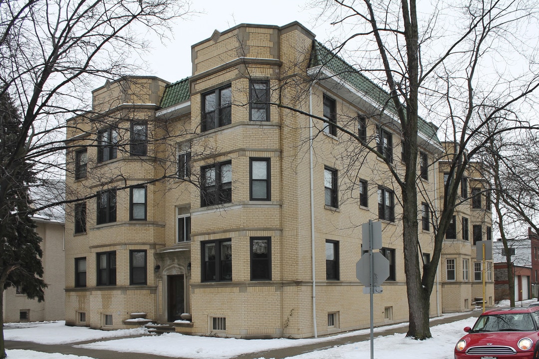 4056 N Harding Ave in Chicago, IL - Building Photo