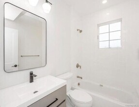 142 Maple Ave in Rye, NY - Foto de edificio - Building Photo