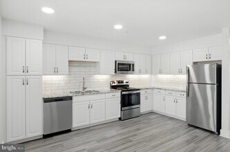 19510 Village Walk, Unit 2-205 in Montgomery Village, MD - Building Photo - Building Photo