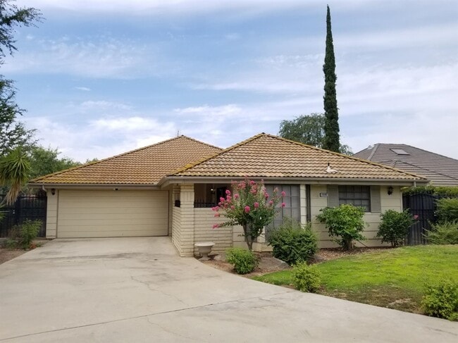 1694 W Bullard Ave in Fresno, CA - Building Photo - Building Photo