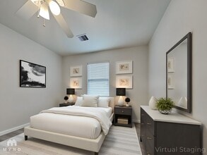 5962 Belcrest St in Houston, TX - Foto de edificio - Building Photo