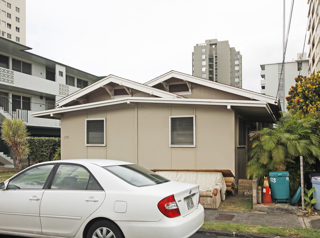 1528 Halekula Way in Honolulu, HI - Building Photo - Building Photo