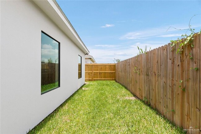 1104 Sugar Gdn Dr in Pharr, TX - Building Photo - Building Photo