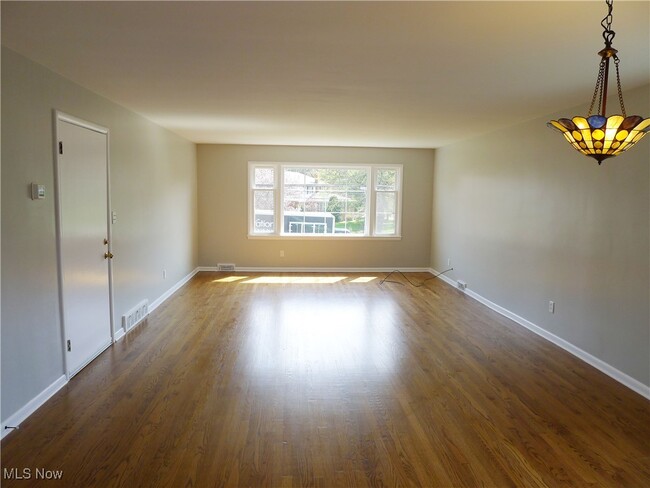 3006 Warrensville Center Rd