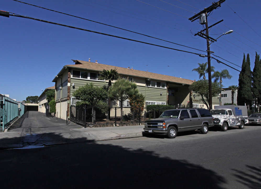 8929 Tobias Ave in Panorama City, CA - Building Photo