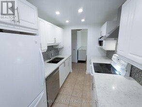 299 Mill Rd in Toronto, ON - Building Photo - Building Photo