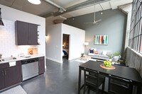 2BR, 2BA - 875 SF - Oak - Living Room - Bradford Mills Lofts Apartamentos in Louisville, Kentucky