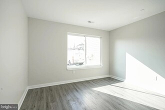 811 Gregorys Way in Voorhees Township, NJ - Foto de edificio - Building Photo